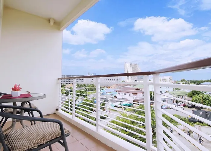 Flame Tree Residence , City Center & Close To Beach Cozy Apartment